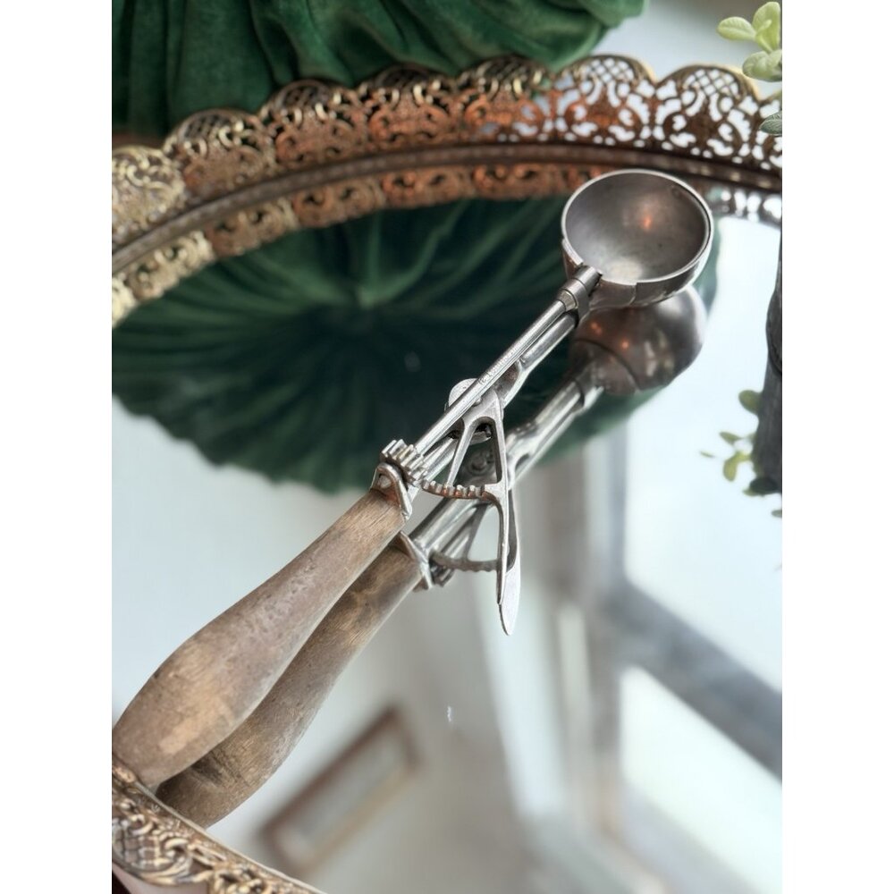 Antique Gilchrist Ice Cream Scoop No. 31 - Rare Size 24 Large Bowl-1920's